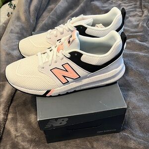 New Balance White and Peach Athletic Shoes